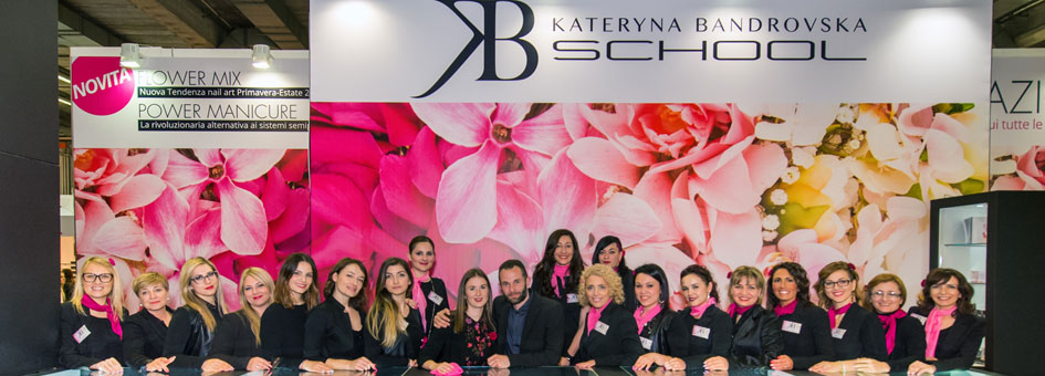 Il team della scuola di corsi ricostruzione unghie e corsi nail art KB School