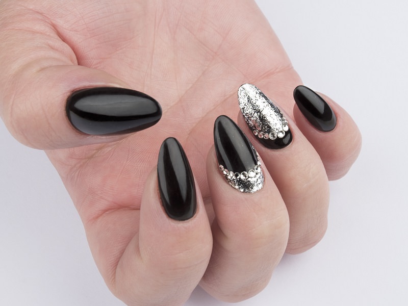 Tendenze nail art - Gioia Del Zotto: Illusion Silver Dust