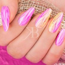 tecnica mista usata da pamela de montis l'effetto mirage incontra shade e il rosa si accende di giallo e di glitter